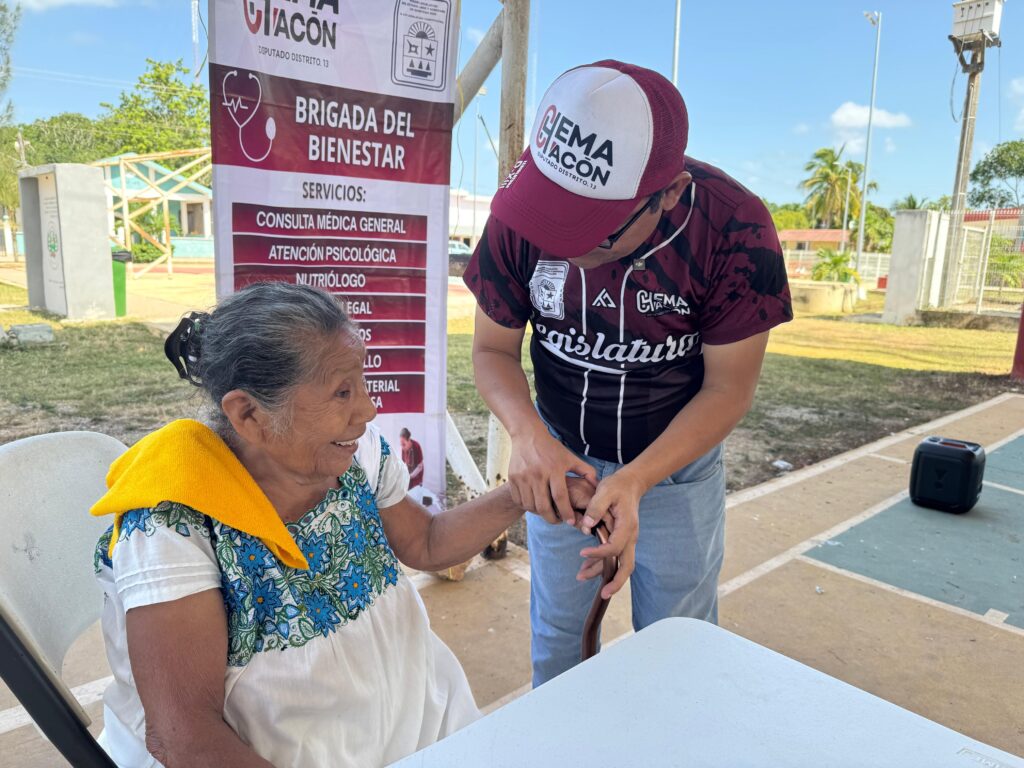 Acerca "Chema" Chacón servicios de manera gratuita a las comunidades.